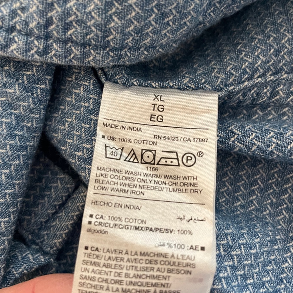 Old Navy Men's Slate Blue Patterned Button Down Shirt - Picture 5 of 5